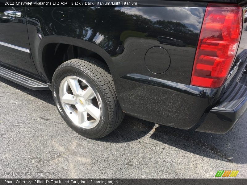 Black / Dark Titanium/Light Titanium 2012 Chevrolet Avalanche LTZ 4x4