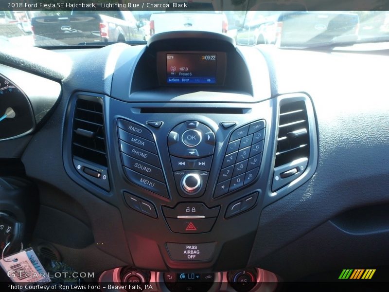 Lightning Blue / Charcoal Black 2018 Ford Fiesta SE Hatchback