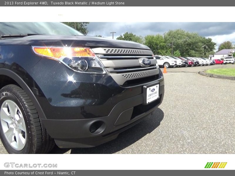 Tuxedo Black Metallic / Medium Light Stone 2013 Ford Explorer 4WD