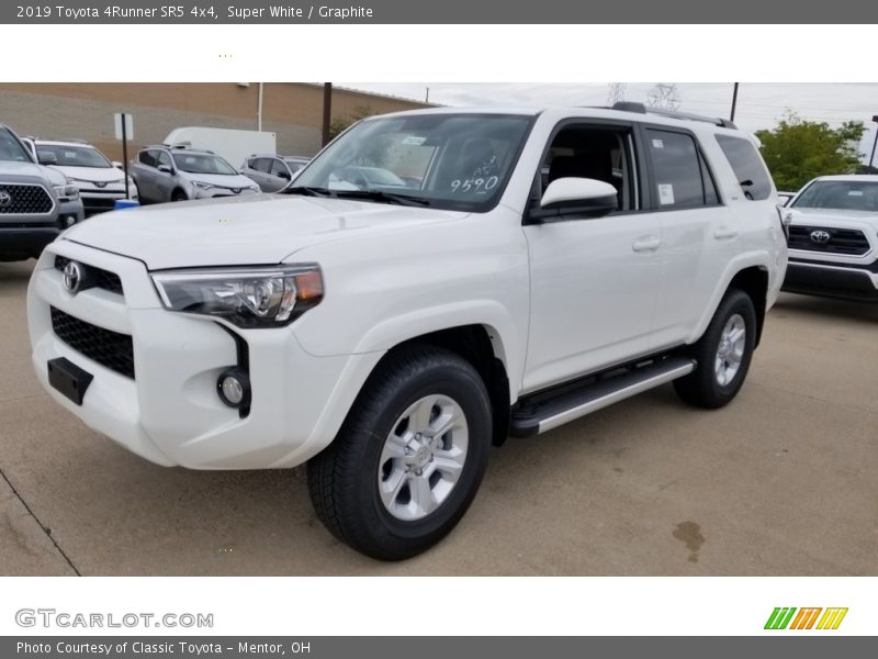 Front 3/4 View of 2019 4Runner SR5 4x4