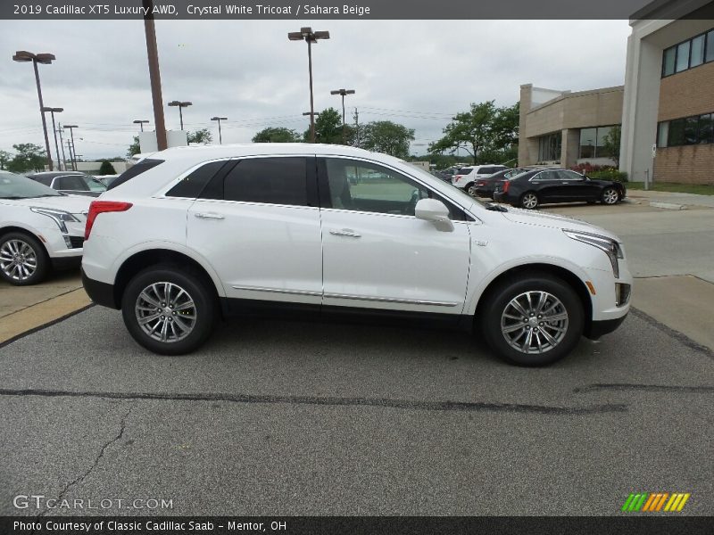Crystal White Tricoat / Sahara Beige 2019 Cadillac XT5 Luxury AWD