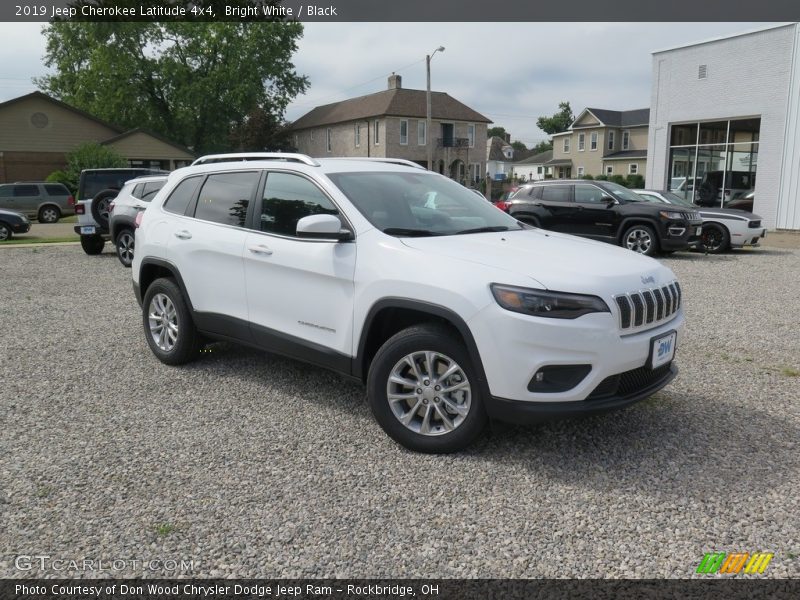 Bright White / Black 2019 Jeep Cherokee Latitude 4x4