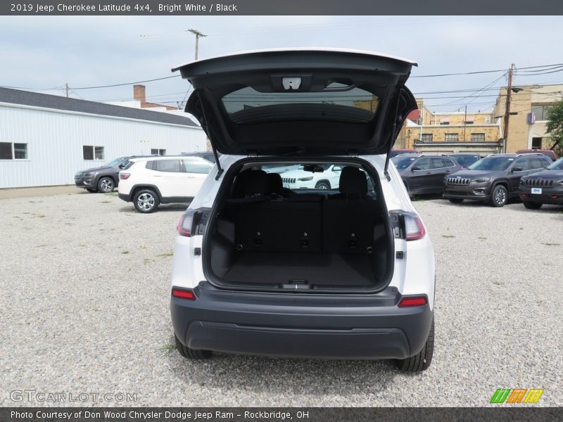 Bright White / Black 2019 Jeep Cherokee Latitude 4x4