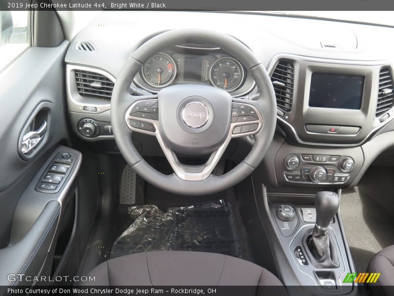 Bright White / Black 2019 Jeep Cherokee Latitude 4x4