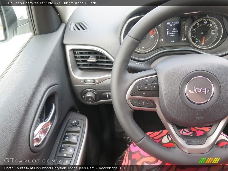 Bright White / Black 2019 Jeep Cherokee Latitude 4x4