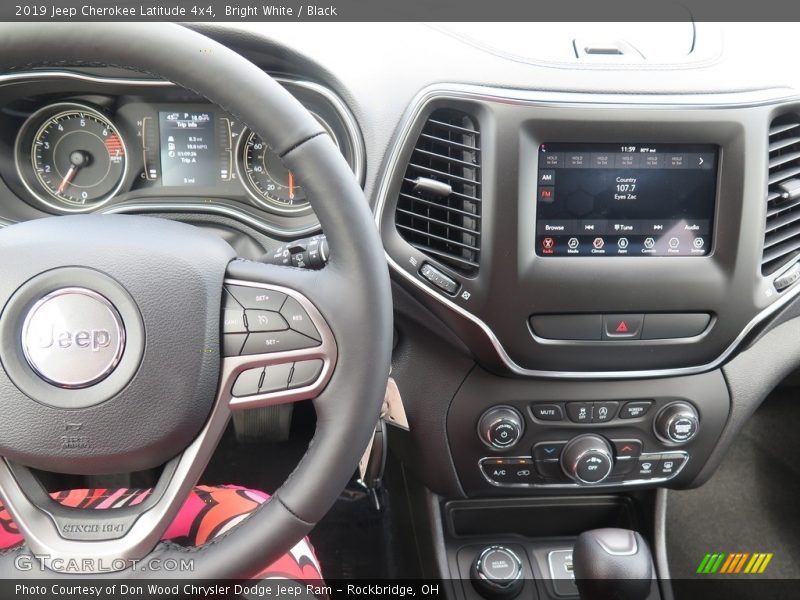 Bright White / Black 2019 Jeep Cherokee Latitude 4x4