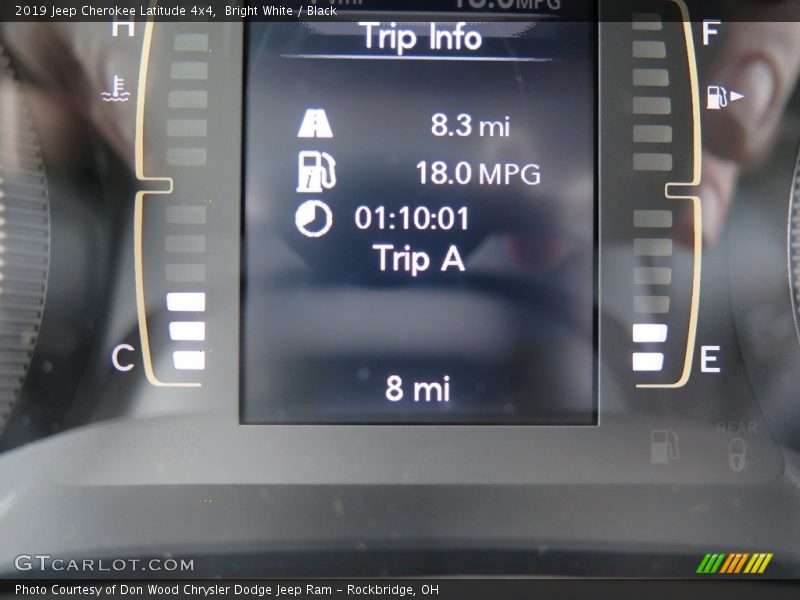 Bright White / Black 2019 Jeep Cherokee Latitude 4x4