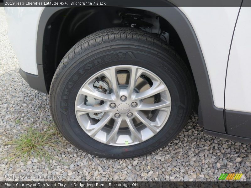 Bright White / Black 2019 Jeep Cherokee Latitude 4x4