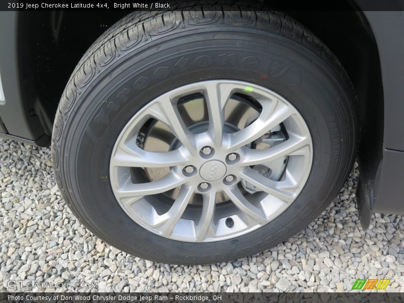 Bright White / Black 2019 Jeep Cherokee Latitude 4x4