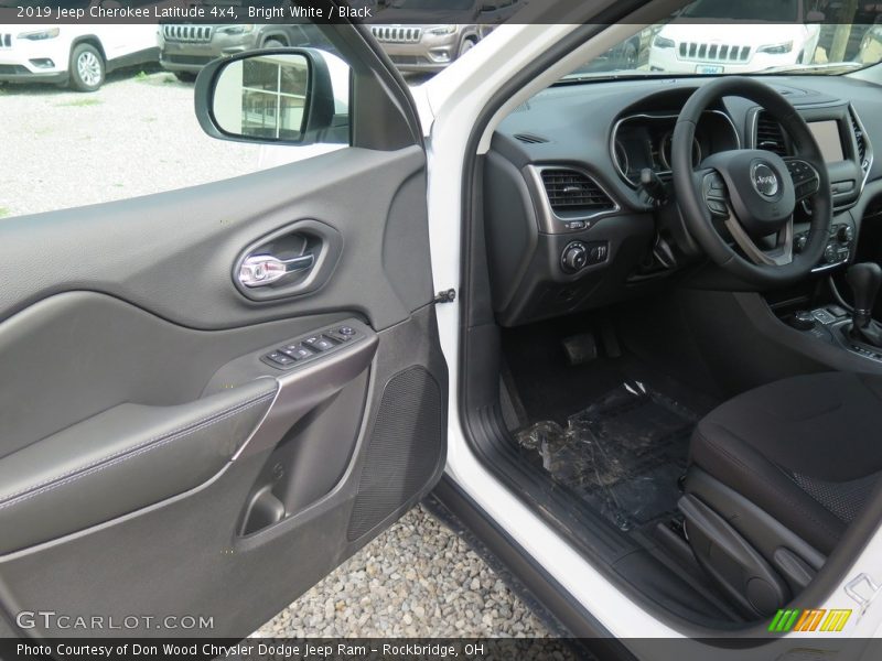 Bright White / Black 2019 Jeep Cherokee Latitude 4x4