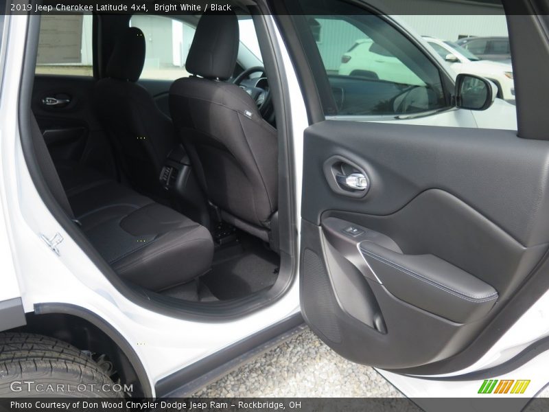 Bright White / Black 2019 Jeep Cherokee Latitude 4x4