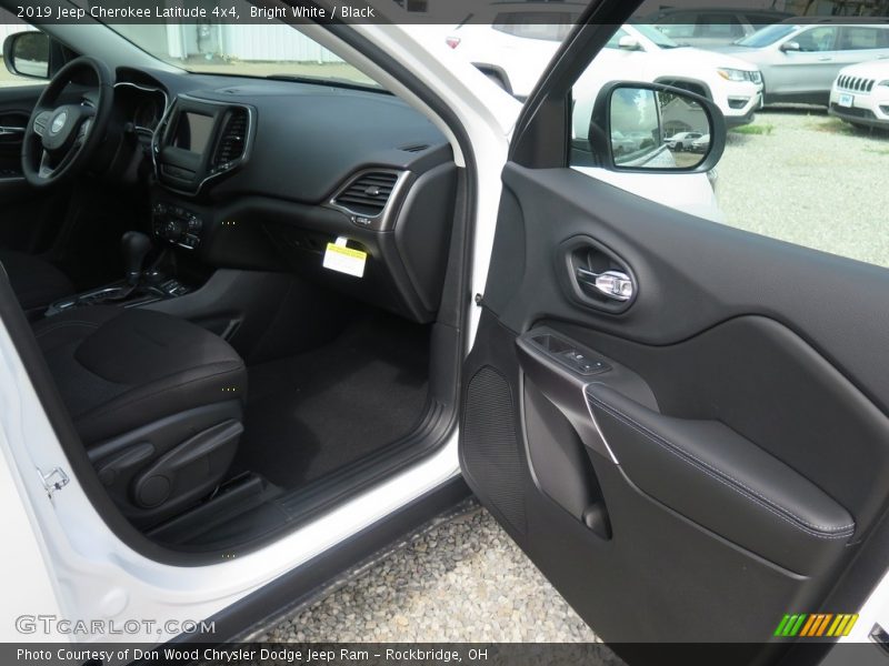 Bright White / Black 2019 Jeep Cherokee Latitude 4x4