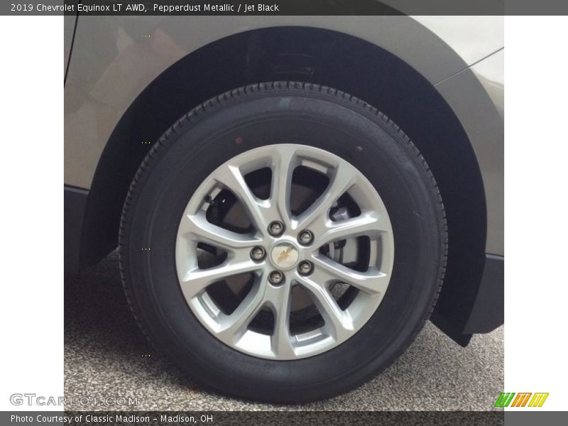 Pepperdust Metallic / Jet Black 2019 Chevrolet Equinox LT AWD