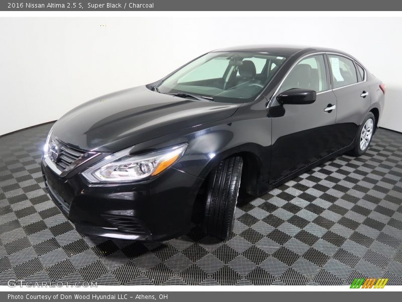 Super Black / Charcoal 2016 Nissan Altima 2.5 S