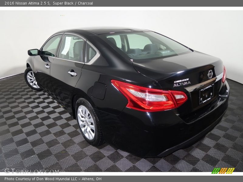 Super Black / Charcoal 2016 Nissan Altima 2.5 S