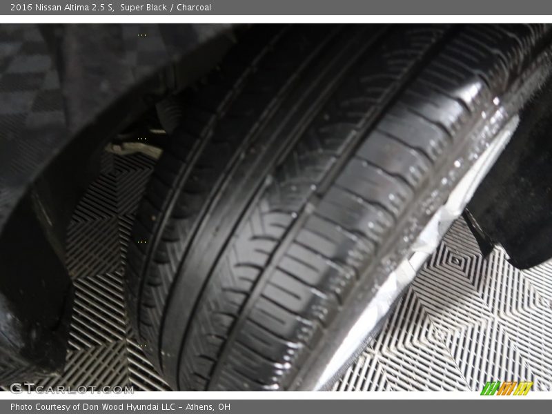 Super Black / Charcoal 2016 Nissan Altima 2.5 S
