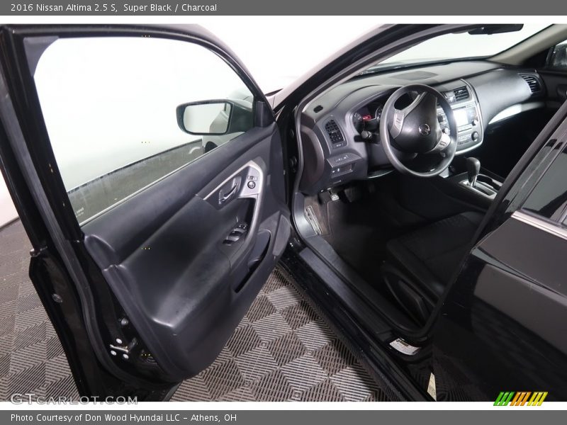 Super Black / Charcoal 2016 Nissan Altima 2.5 S