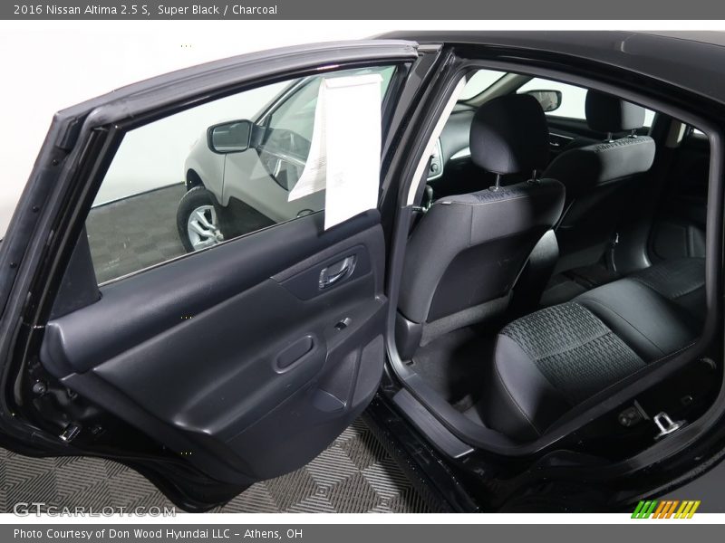Super Black / Charcoal 2016 Nissan Altima 2.5 S