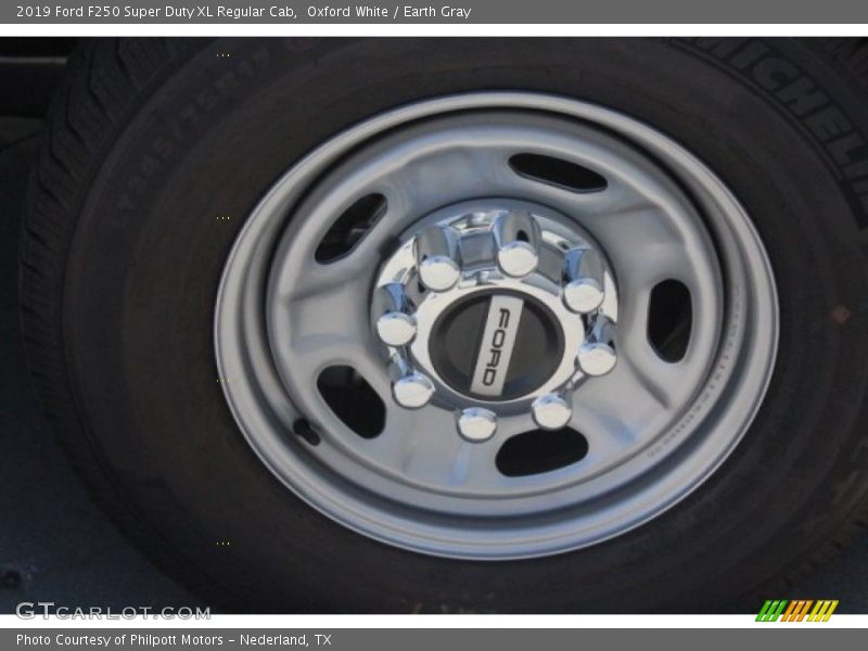 Oxford White / Earth Gray 2019 Ford F250 Super Duty XL Regular Cab
