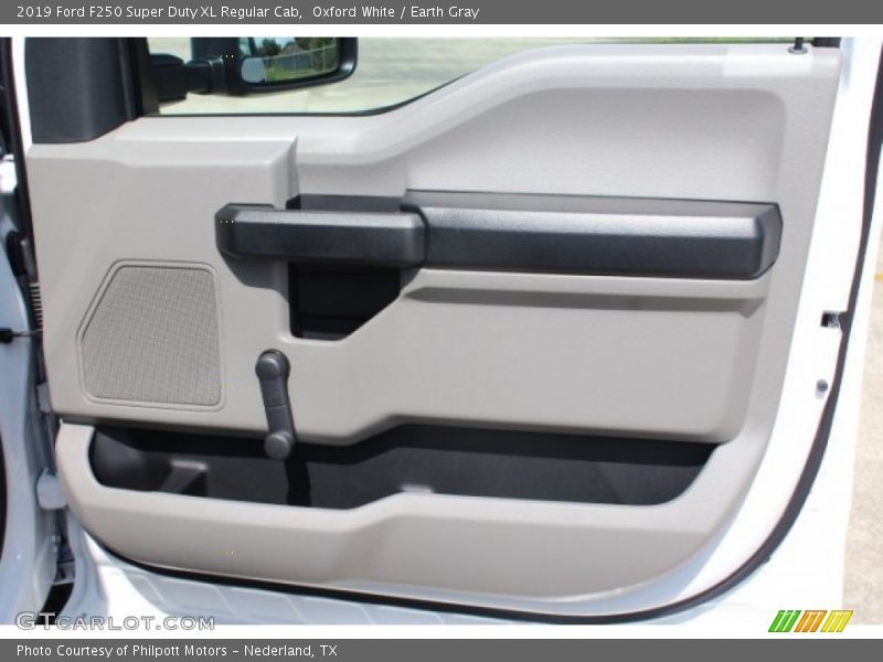 Oxford White / Earth Gray 2019 Ford F250 Super Duty XL Regular Cab