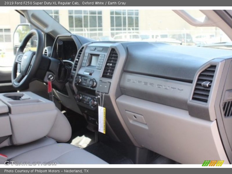 Oxford White / Earth Gray 2019 Ford F250 Super Duty XL Regular Cab