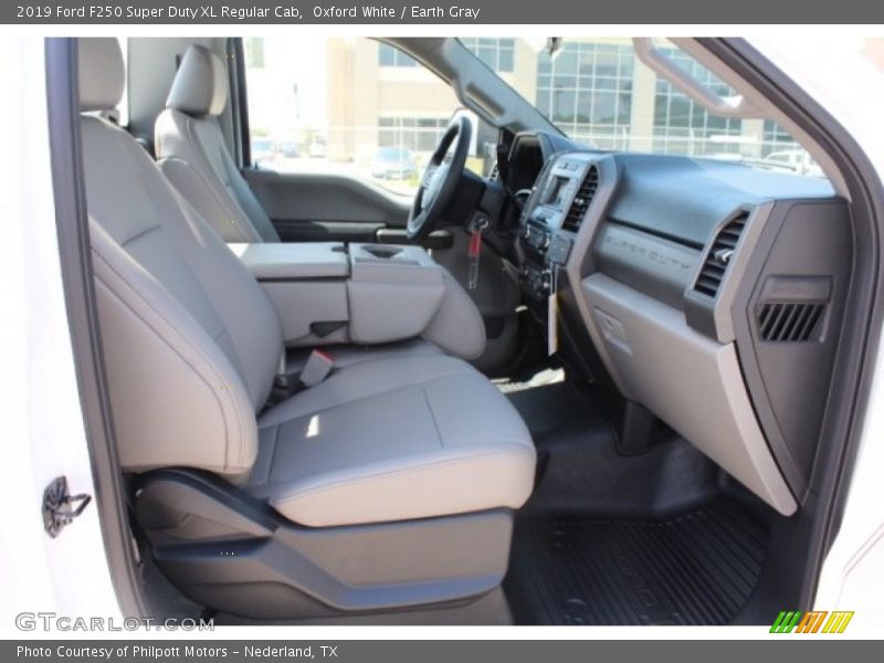 Oxford White / Earth Gray 2019 Ford F250 Super Duty XL Regular Cab
