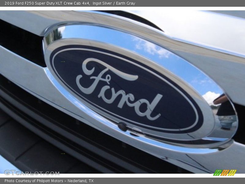 Ingot Silver / Earth Gray 2019 Ford F250 Super Duty XLT Crew Cab 4x4