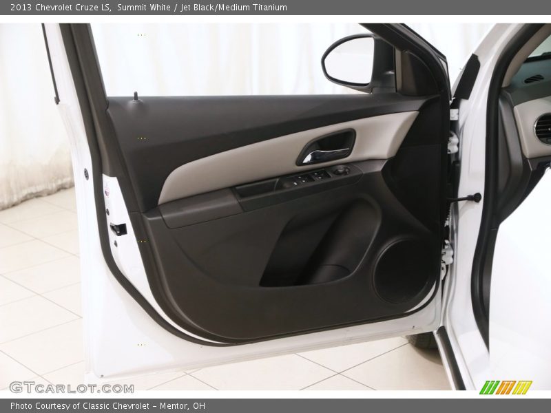 Summit White / Jet Black/Medium Titanium 2013 Chevrolet Cruze LS