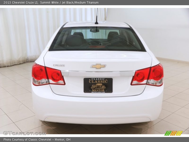 Summit White / Jet Black/Medium Titanium 2013 Chevrolet Cruze LS