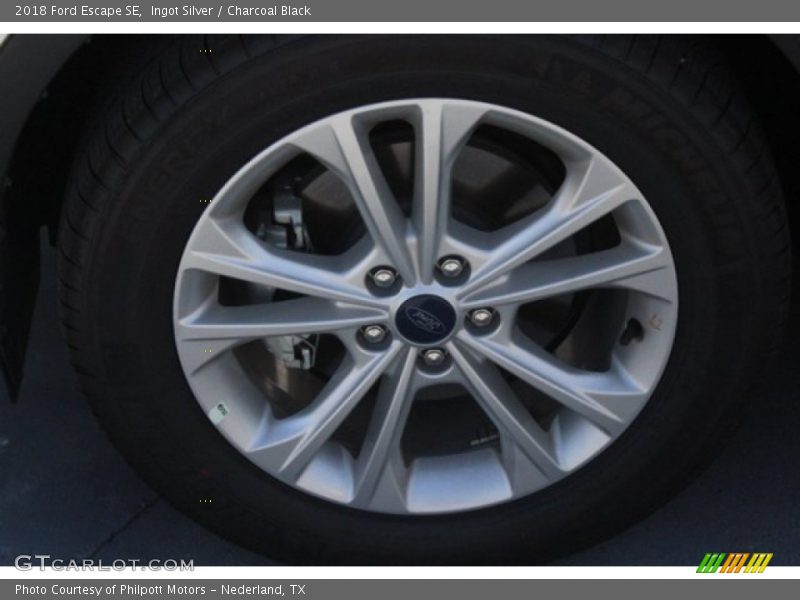 Ingot Silver / Charcoal Black 2018 Ford Escape SE