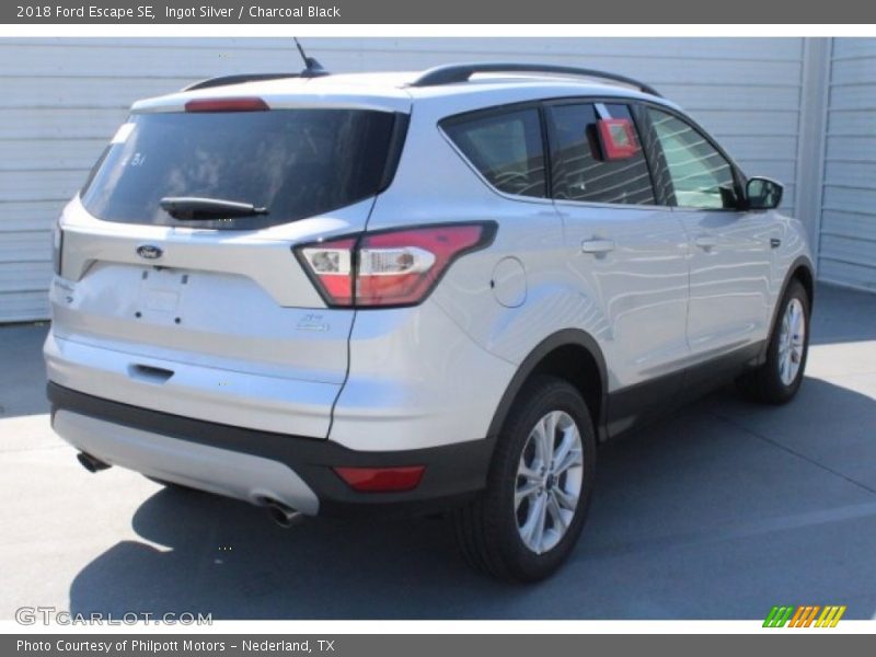 Ingot Silver / Charcoal Black 2018 Ford Escape SE