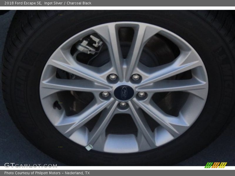 Ingot Silver / Charcoal Black 2018 Ford Escape SE