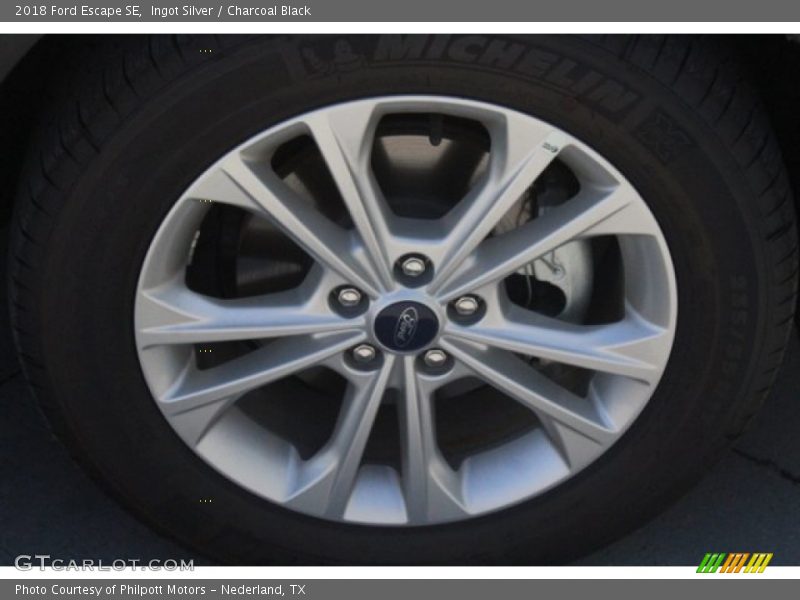 Ingot Silver / Charcoal Black 2018 Ford Escape SE
