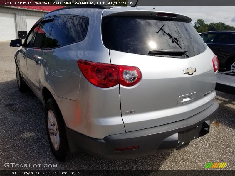 Silver Ice Metallic / Dark Gray/Light Gray 2011 Chevrolet Traverse LS AWD