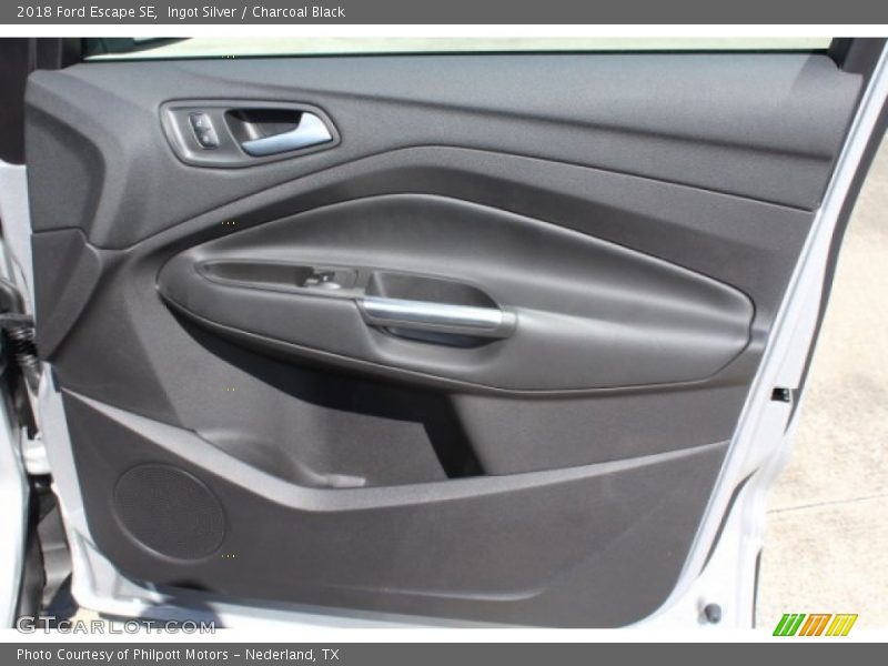 Ingot Silver / Charcoal Black 2018 Ford Escape SE