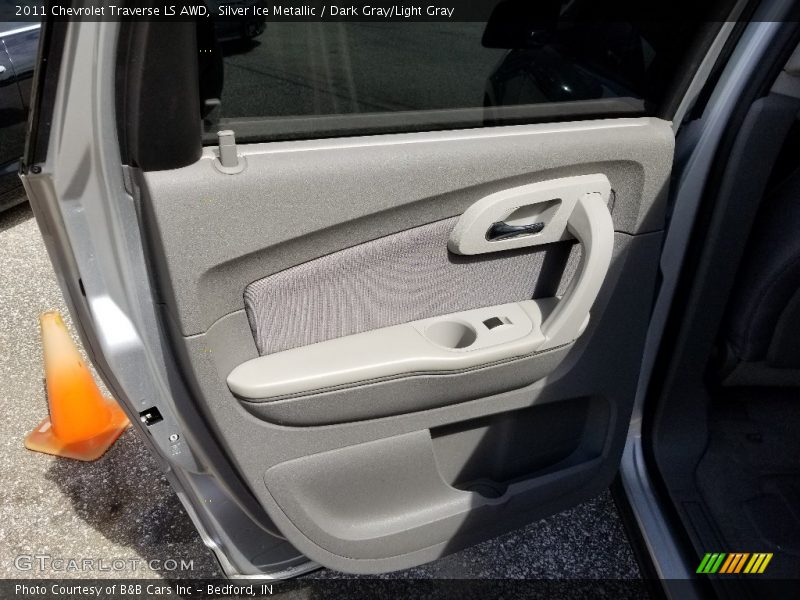 Silver Ice Metallic / Dark Gray/Light Gray 2011 Chevrolet Traverse LS AWD