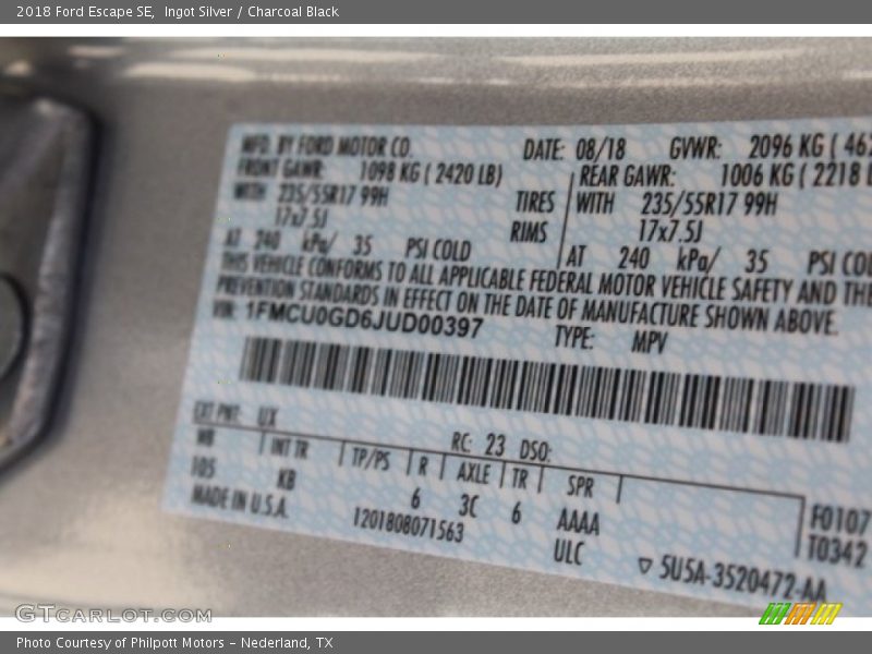 Ingot Silver / Charcoal Black 2018 Ford Escape SE