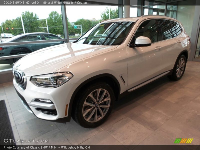 Front 3/4 View of 2019 X3 xDrive30i
