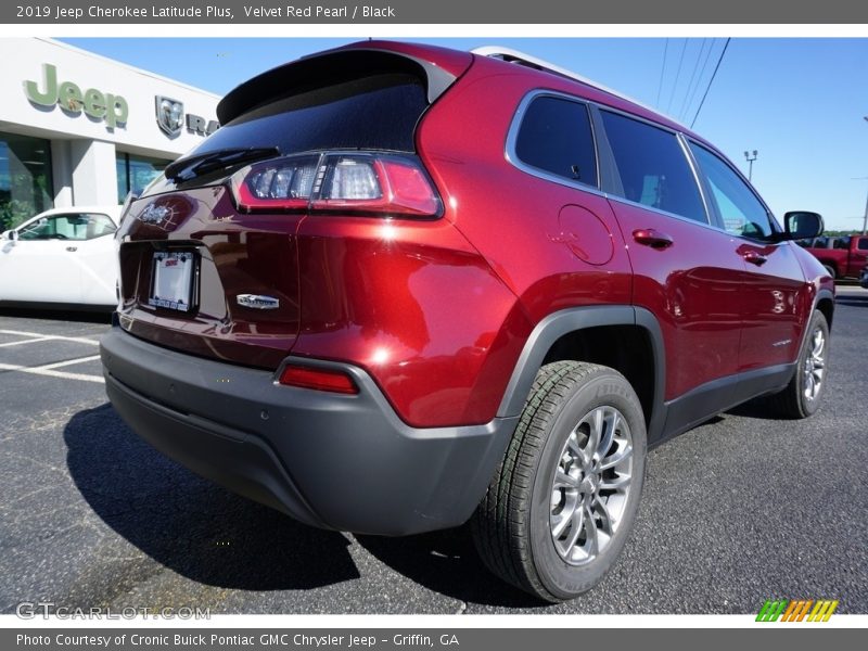 Velvet Red Pearl / Black 2019 Jeep Cherokee Latitude Plus