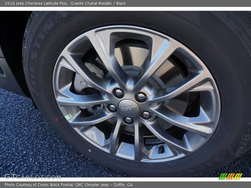 Granite Crystal Metallic / Black 2019 Jeep Cherokee Latitude Plus