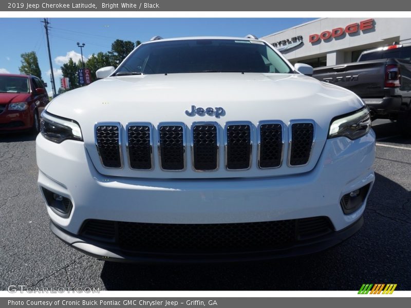 Bright White / Black 2019 Jeep Cherokee Latitude