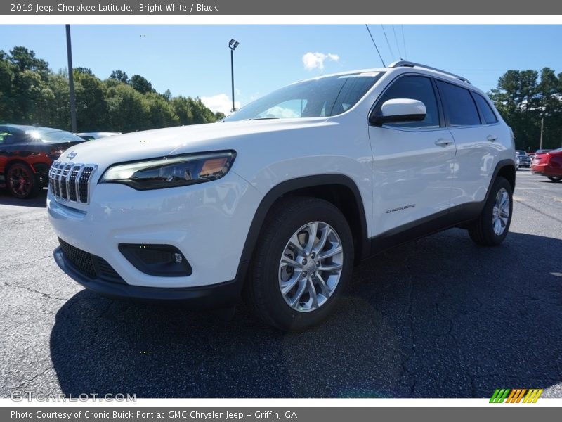 Bright White / Black 2019 Jeep Cherokee Latitude