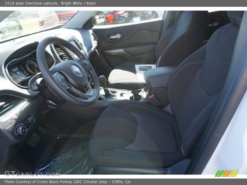 Bright White / Black 2019 Jeep Cherokee Latitude