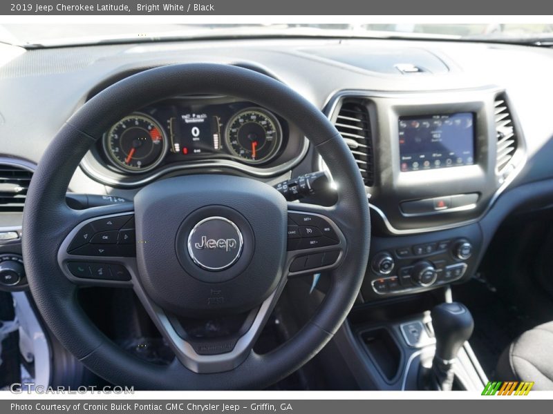 Bright White / Black 2019 Jeep Cherokee Latitude