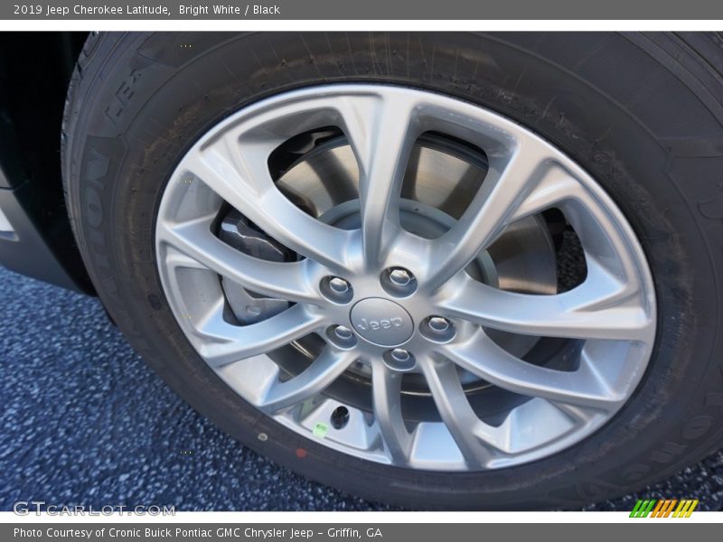 Bright White / Black 2019 Jeep Cherokee Latitude