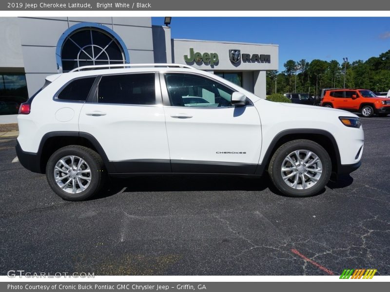 Bright White / Black 2019 Jeep Cherokee Latitude