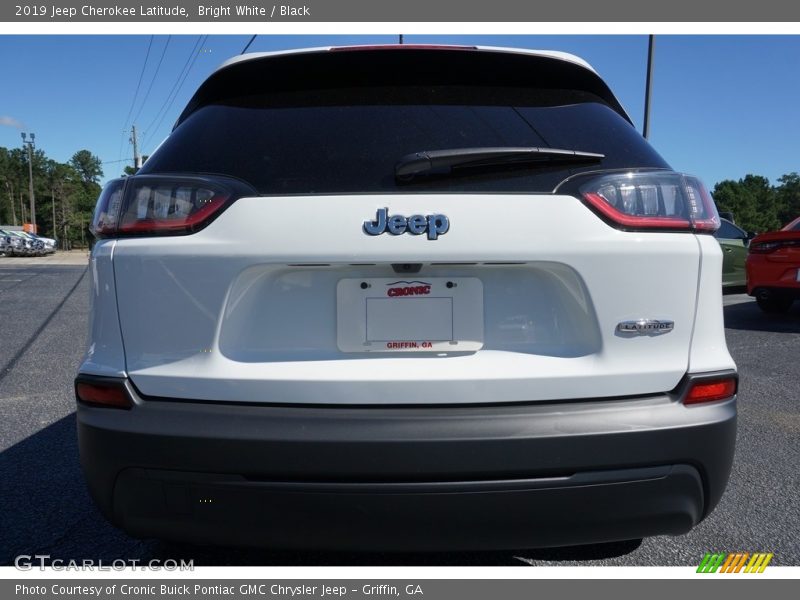 Bright White / Black 2019 Jeep Cherokee Latitude