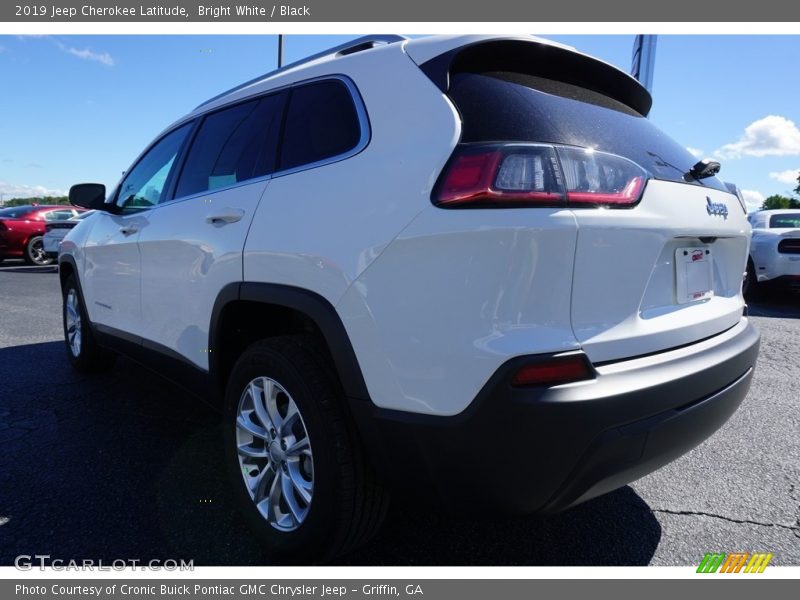 Bright White / Black 2019 Jeep Cherokee Latitude