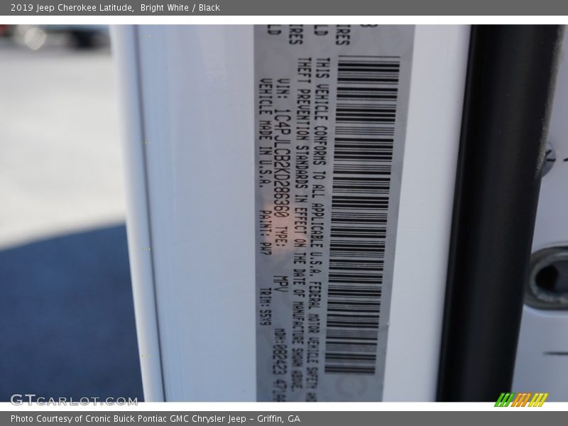 Bright White / Black 2019 Jeep Cherokee Latitude