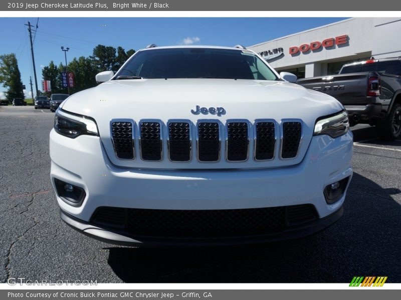 Bright White / Black 2019 Jeep Cherokee Latitude Plus